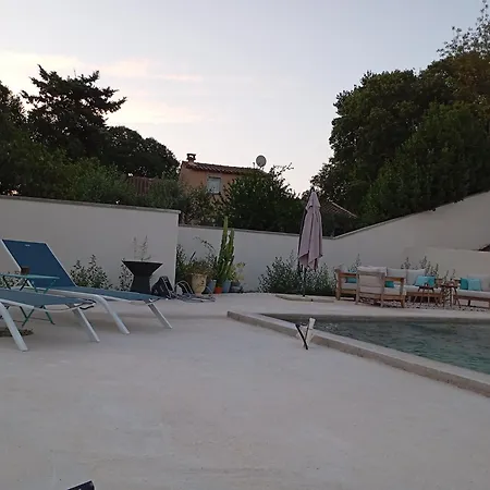 Avec Piscine Nimes